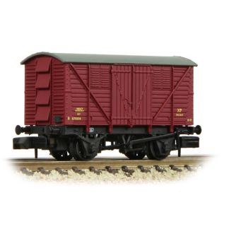 373-740B - BR 10 ton meat van crimson